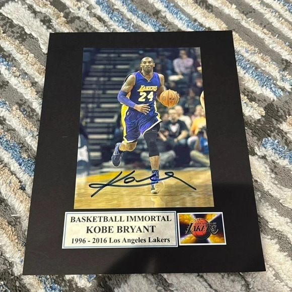Other - - Kobe Bryant autographed 8x10 photo